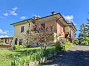Case e ville in vendita di 320 m² in Via Montecchio