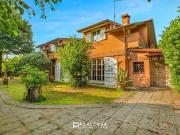 Case e ville in vendita di 320 m² in Via Morucciola, 32