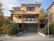 Case e ville in vendita di 320 m² in Via parri, 3