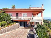 Case e ville in vendita di 320 m² in Via Ruggero I