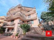 Case e ville in vendita di 320 m² in Via Salvatore Lener