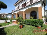 Case e ville in vendita di 320 m² in Viale Agostino Marti