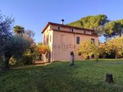 Case e ville in vendita di 321 m² in Via Todi, 64