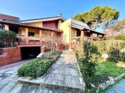 Case e ville in vendita di 322 m² in Via Isonzo