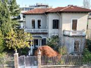 Case e ville in vendita di 323 m² in Via Alberto I Re...