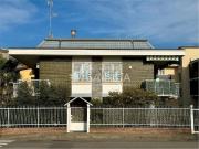 Case e ville in vendita di 323 m² in Via Alessandro...