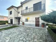 Case e ville in vendita di 324 m² in Via Brescia