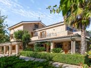 Case e ville in vendita di 325 m² in Strada Monte...