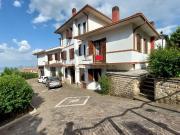 Case e ville in vendita di 325 m² in Via Francesco Petrarca