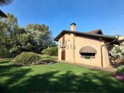 Case e ville in vendita di 325 m² in Via Naura, 5