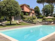 Case e ville in vendita di 326 m² in Via Colle Palazzola