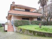 Case e ville in vendita di 328 m² in Via Peschiera, 13
