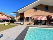 Case e ville in vendita di 328 m² in Via Torino