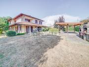 Case e ville in vendita di 329 m² in Via Vittorio Veneto