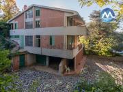 Case e ville in vendita di 330 m² in Via Cesare Pavese