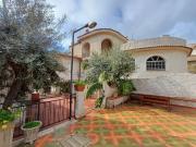 Case e ville in vendita di 330 m² in Via Clio