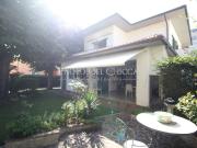 Case e ville in vendita di 330 m² in Via del Fagiano