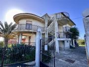 Case e ville in vendita di 330 m² in Via Mario Francese