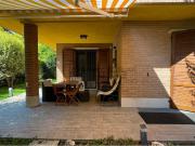 Case e ville in vendita di 330 m² in Via Nereo Annovi