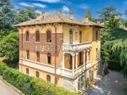 Case e ville in vendita di 330 m² in Via Varesina, 63