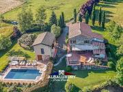 Case e ville in vendita di 330 m² in Via Verpiana, 2