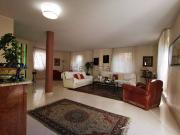 Case e ville in vendita di 330 m² in Viale Regina Margherita