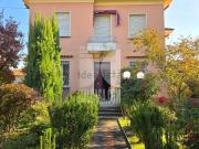 Case e ville in vendita di 332 m² in Via Cisa, 101