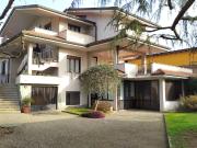 Case e ville in vendita di 333 m² in Via Giosuè Carducci