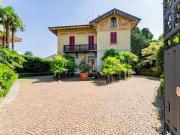 Case e ville in vendita di 334 m² in Via vittorio...