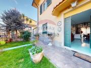 Case e ville in vendita di 335 m² in Via Quercioli, 61