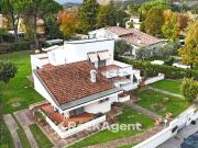 Case e ville in vendita di 335 m² in Via Venezia, 35