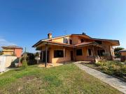 Case e ville in vendita di 336 m² in Via Gioacchino...