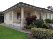 Case e ville in vendita di 338 m² in Via Casentino, 2