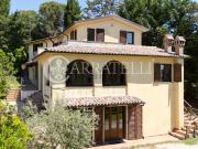 Case e ville in vendita di 340 m² in Via delle Rose, 9