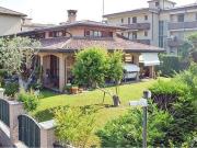 Case e ville in vendita di 340 m² in Via Marzabotto