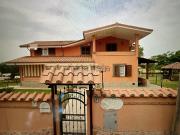 Case e ville in vendita di 340 m² in Via Ovile della...