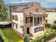 Case e ville in vendita di 342 m² in Via Amedeo...