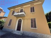 Case e ville in vendita di 342 m² in Via Giacomo Leopardi