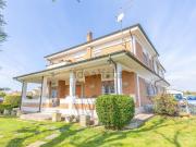 Case e ville in vendita di 345 m² in Viale di Castel...