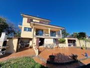 Case e ville in vendita di 350 m² in Via Debbio, 66