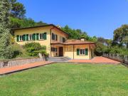 Case e ville in vendita di 350 m² in Via della Pace