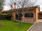 Case e ville in vendita di 350 m² in Via Enrico Fermi, 38