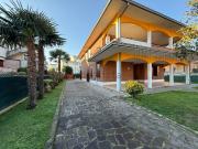 Case e ville in vendita di 350 m² in Via Lombardia, 37