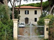 Case e ville in vendita di 350 m² in Via Pisana...