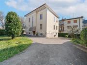 Case e ville in vendita di 350 m² in Via Scuole