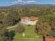 Case e ville in vendita di 350 m² in Via Setteponti, 345