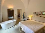 Case e ville in vendita di 350 m² in Via U. Giordano