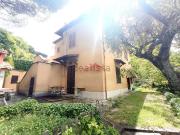 Case e ville in vendita di 351 m² in Via Colle delle...