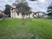 Case e ville in vendita di 351 m² in Via dei Pini, 124