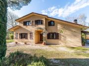 Case e ville in vendita di 352 m² in Strada Querciaiolo, 39